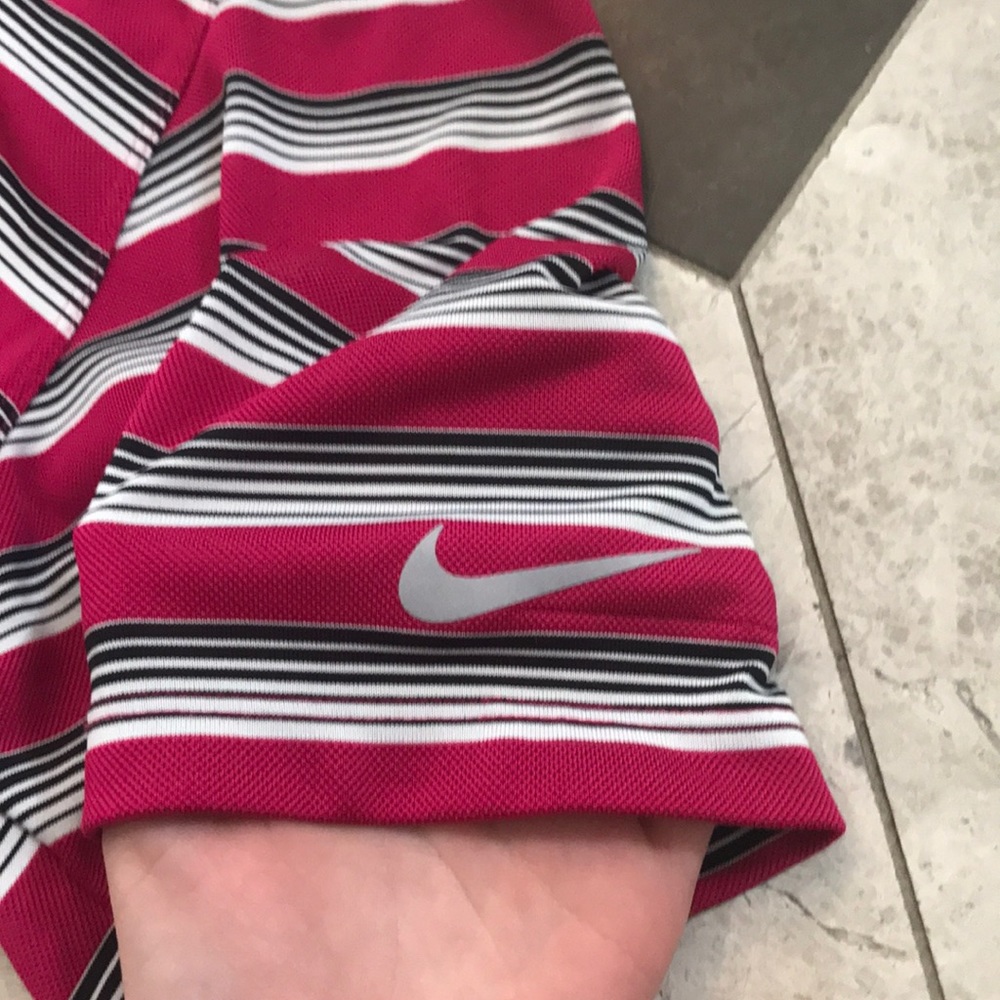 LIKE NEW Nike Golf Dri-Fit Polo - Picture 5 of 7